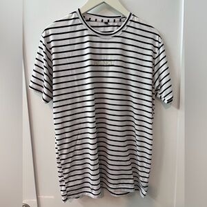 Men’s white and black striped shirt sleeve t-shirt size L